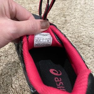 ASICS like new shoes size 7